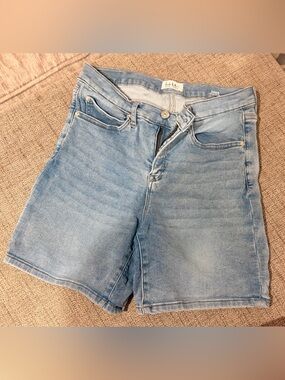 Nicole Miller New York Soho High Rise Bermuda Denim Shorts Light Wash Size 6